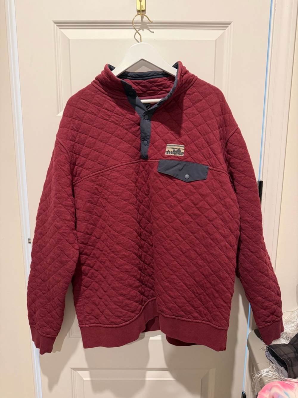 Patagonia Organic Cotton Sweatshirt in Burgundy with Navy Label